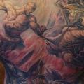 tatuaje Fantasy Espalda Guerrero por Roman Kuznetsov Tattoo