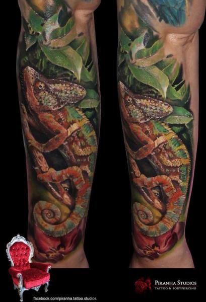 Tatuaggio Braccio Realistici Camaleonte di Piranha Tattoo Supplies