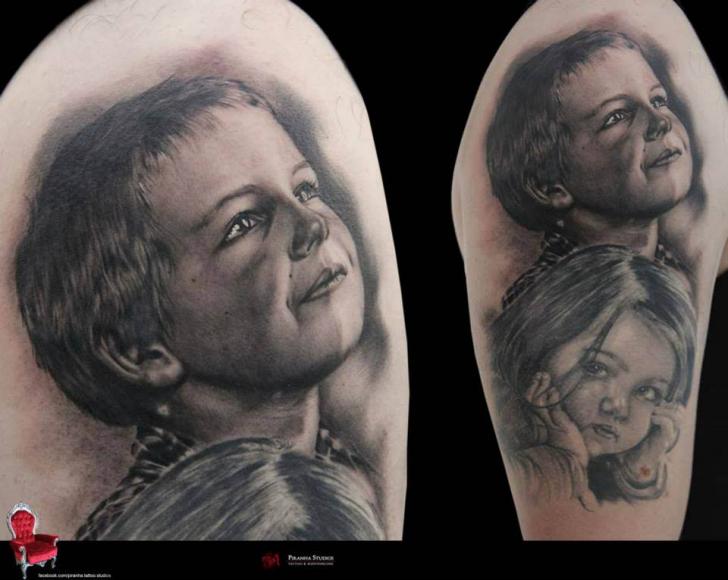 Tatuaggio Braccio Ritratti Realistici di Piranha Tattoo Supplies