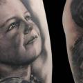 Arm Porträt Realistische tattoo von Piranha Tattoo Supplies
