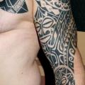 tatuaż Klatka piersiowa Tribal Maoryski przez Piranha Tattoo Supplies