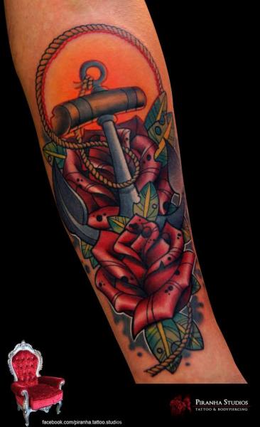 Tatuaż Kwiat Kotwica przez Piranha Tattoo Supplies