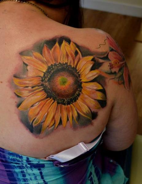 Tatuaje Hombro Realista Flor por Piranha Tattoo Supplies