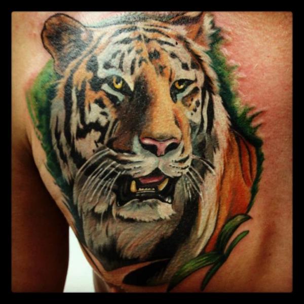 Schulter Realistische Tiger Tattoo von Tantrix Body Art