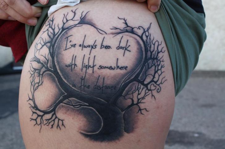 Tatuaje Lado Letras Árbol por Tantrix Body Art