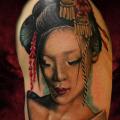 tatuaje Hombro Japoneses Geisha por Hellyeah Tattoos