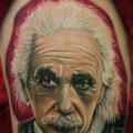 tatuaje Hombro Retrato Einstein por Hellyeah Tattoos