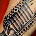 tatuaggio Braccio Realistici Microfono di Resul Odabaş