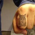 Finger Owl tattoo by Resul Odabaş