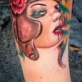 tatuaje Retrato Pierna Mujer Boxe por Resul Odabaş