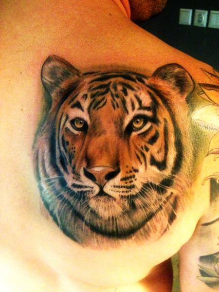 Tatuaggio Spalla Realistici Tigre di Resul Odabaş
