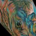 tatuaje Brazo Realista Rinoceronte por Cecil Porter