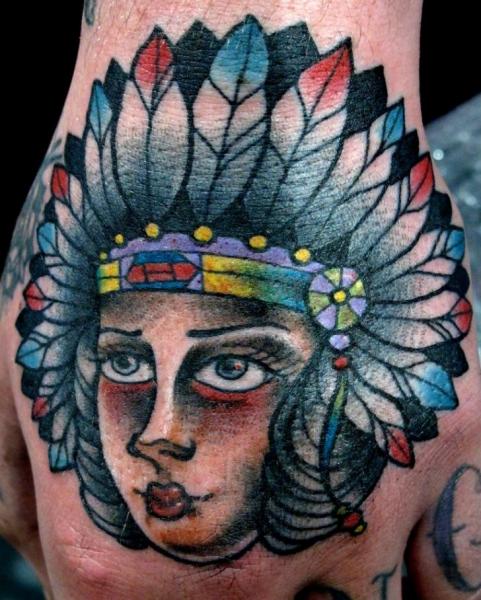 Tatuaje New School Mano Indio por Nick Baldwin