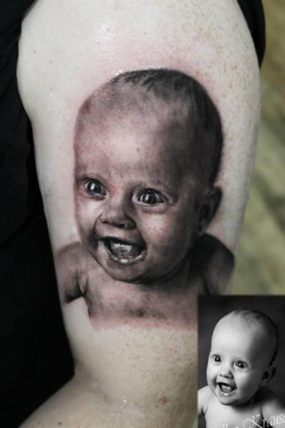 Tatuaje Hombro Retrato Niños por Georgi Kodzhabashev