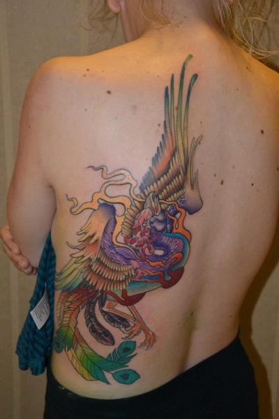 Tatuaje Fantasy Espalda Fénix por Crazy Needle