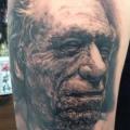 Arm Porträt Realistische tattoo von Putka Tattoos