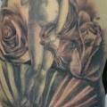 Blumen Seite Schale tattoo von Putka Tattoos