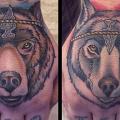 Hand Wolf Bären tattoo von Earth Gasper Tattoo