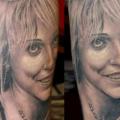 Arm Porträt Realistische tattoo von Eddy Tattoo