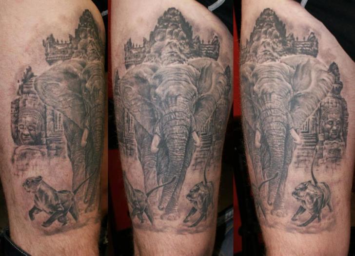 Tatuaje Hombro Realista Elefante por Eddy Tattoo