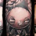 tatuaje Hombro Fantasy Personaje Griffin Stewie por Transcend Tattoo