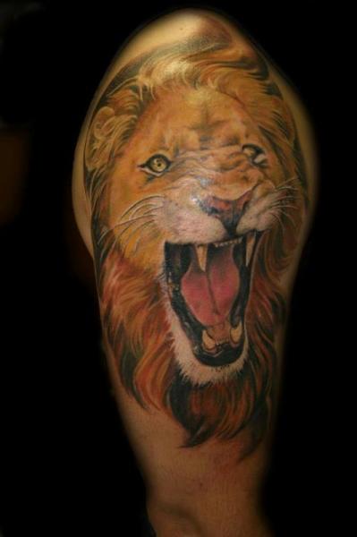 Schulter Realistische Löwen Tattoo von Transcend Tattoo