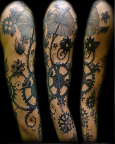 Getriebe Blumen Sleeve Tattoo von Transcend Tattoo