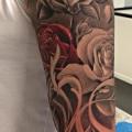 Arm Realistische Blumen tattoo von No Remors Tattoo