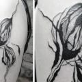 tatuaje Hombro Flor Abstracto por Julia Rehme