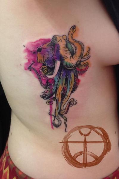 Tatuaje Fantasy Lado Elefante Pulpo por Galata Tattoo