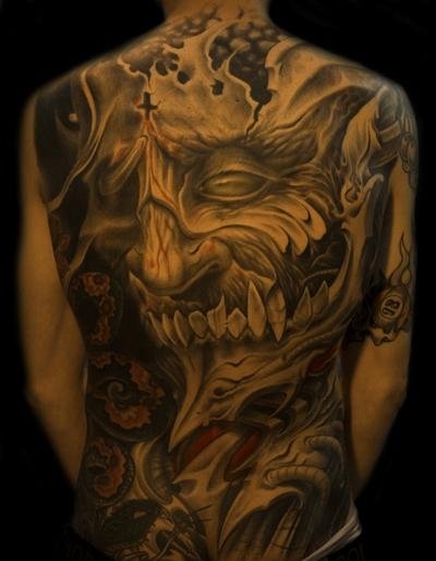 Tatuaje Fantasy Espalda Monstruo por 9th Circle