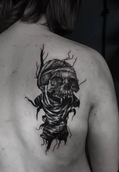 Grey Ink Clock Skull Tattoo On Right Back Shoulder