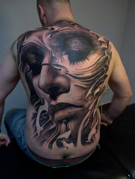Tatuaje Mujer Espalda por 9th Circle
