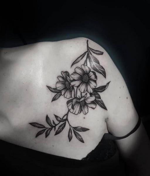 Schulter Blumen Brust Tattoo von 9th Circle