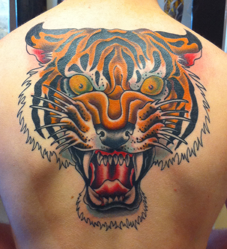 Tatuaje Espalda Tigre por Three Kings Tattoo