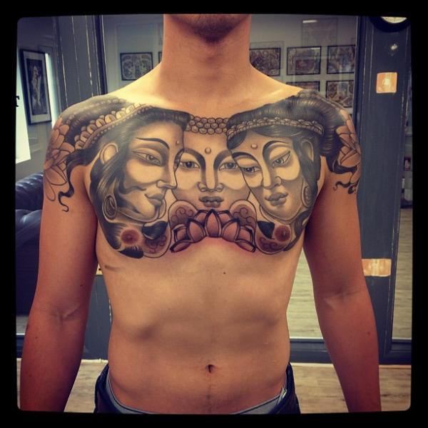 รอยสัก หน้าอก ญี่ปุ่น โดย Three Kings Tattoo