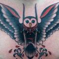 Brust Old School Eulen tattoo von Three Kings Tattoo