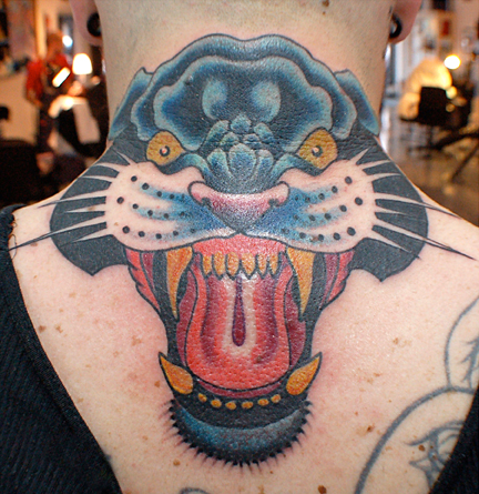 Tatuaje Cuello Pantera por Three Kings Tattoo