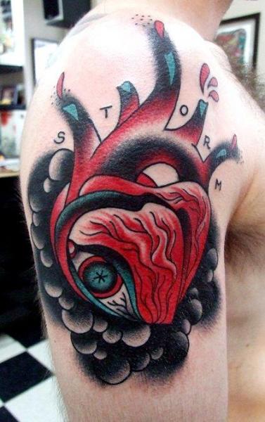 Tatuaje Hombro Corazon Abstracto por Three Kings Tattoo