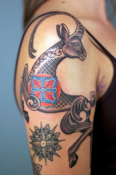 Tatuaje Hombro Fantasy Ciervo por Three Kings Tattoo