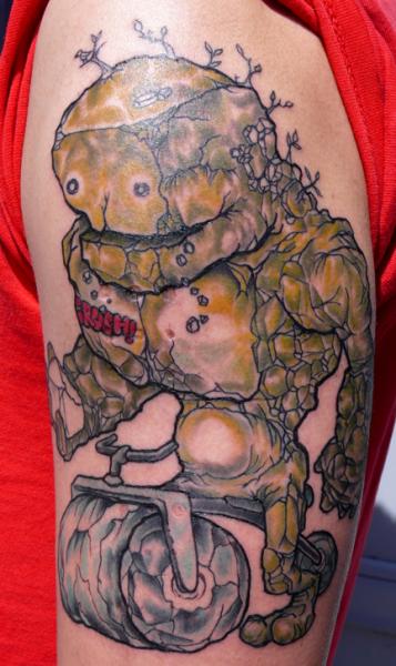 Tatuaje Hombro Fantasy Personaje Monstruo por Three Kings Tattoo