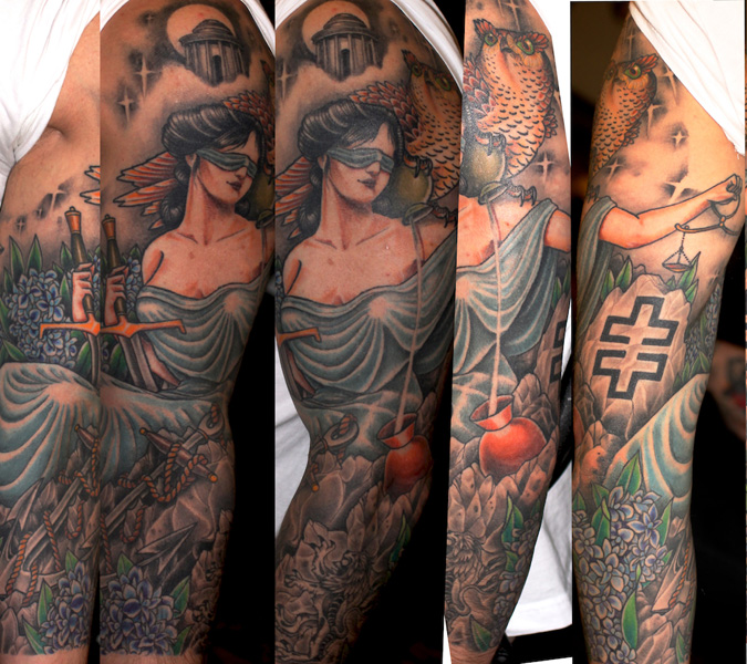 Tatouage Sleeve Justice par Three Kings Tattoo