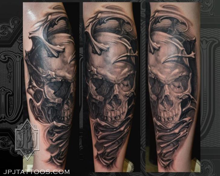 Arm Totenkopf Tattoo von JPJ tattoos
