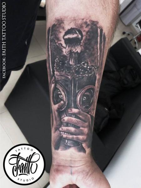 Arm Masken Bombe Tattoo von Faith Tattoo Studio