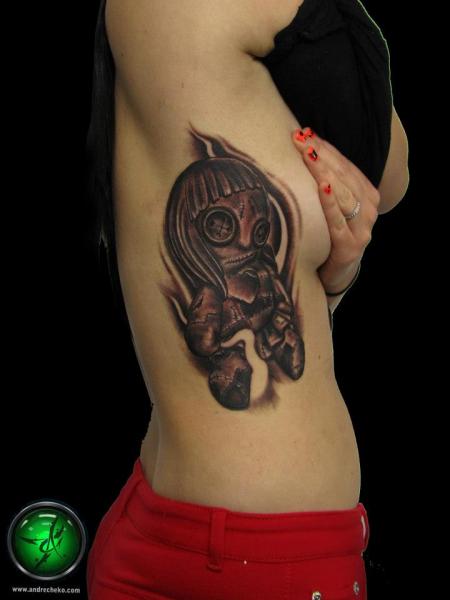 Tatuaggio Fantasy Fianco Burattino di Andre Cheko