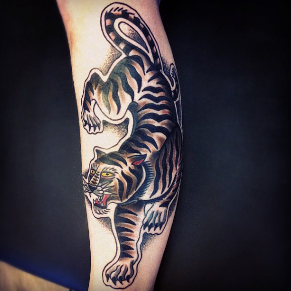 Tatouage Bras Old School Tigre par Matt Cooley