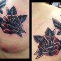 Brust Old School Schwalben Blumen tattoo von Matt Cooley
