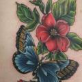 Blumen Schmetterling Bauch tattoo von Михалыч Тату