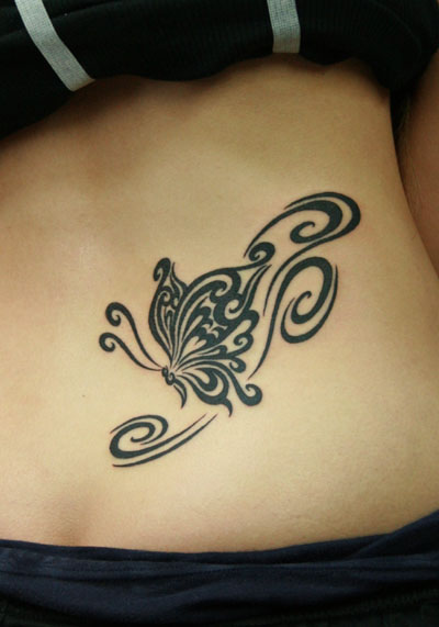 Tatuaggio Schiena Farfalle Tribali di Van Tattoo Studio