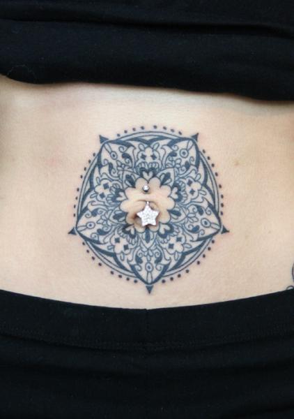 Tatuagem Barriga Geométrico por Van Tattoo Studio